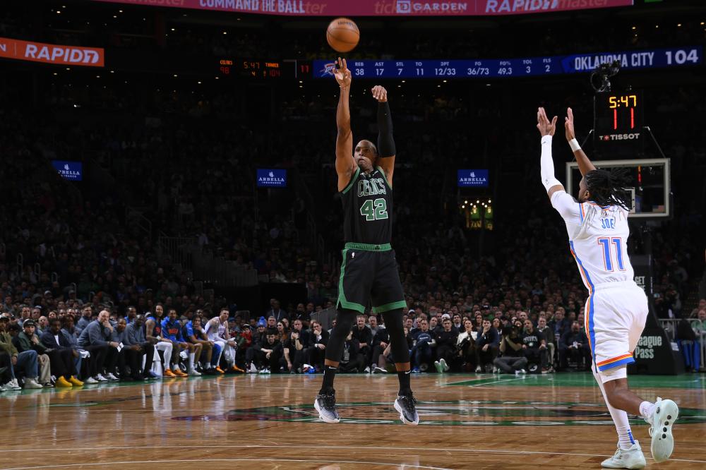 巨额薪资的 巨额薪资的